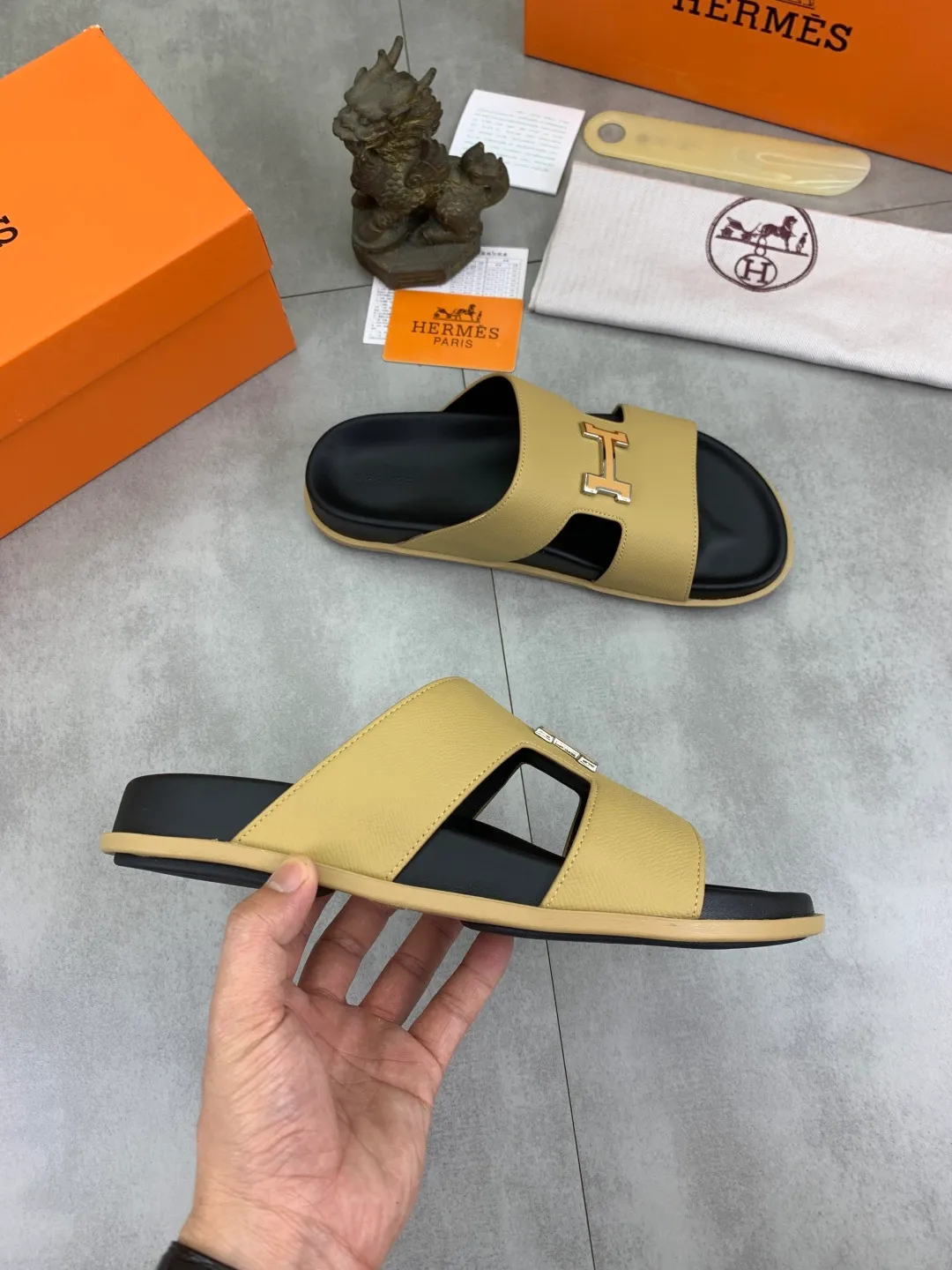 Men's shoes 💰P440 New [HERMES] high-end quality new Hermès slippers, made of imported calfskin, wear-resistant and non-slip rubber outsole. Fashionable and elegant code number: 39-44 (38 45 46 customized)